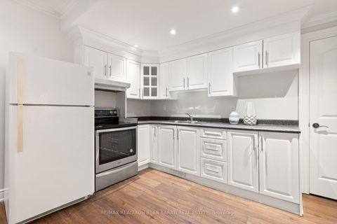 Photo 38 at 255 Homewood Avenue, Newtonbrook West, Toronto