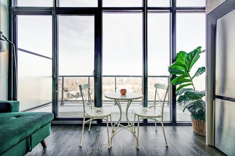 Photo 12 at 1311 - 608 Richmond Street W, Waterfront Communities C1, Toronto