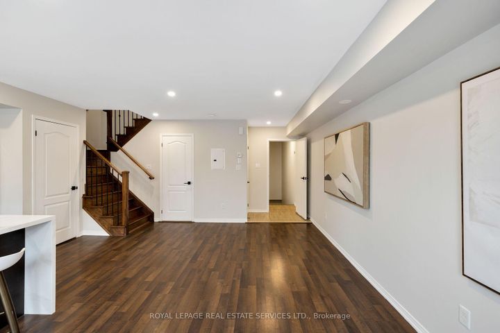 Photo 3 at 10 - 15 Hays Boulevard, RO River Oaks, Oakville