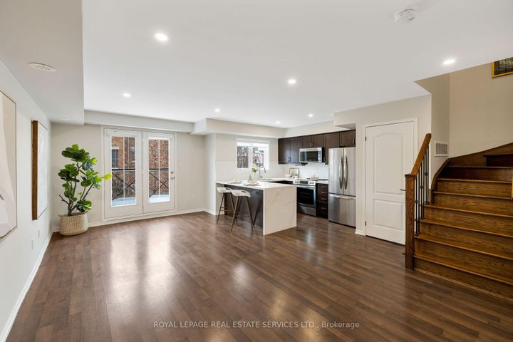 Photo 5 at 10 - 15 Hays Boulevard, RO River Oaks, Oakville