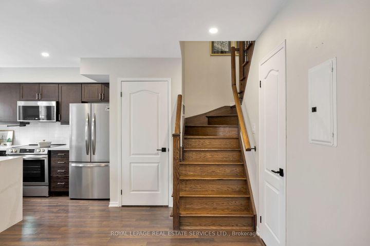 Photo 12 at 10 - 15 Hays Boulevard, RO River Oaks, Oakville