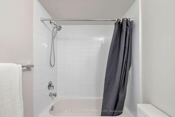 Photo 24 at 10 - 15 Hays Boulevard, RO River Oaks, Oakville