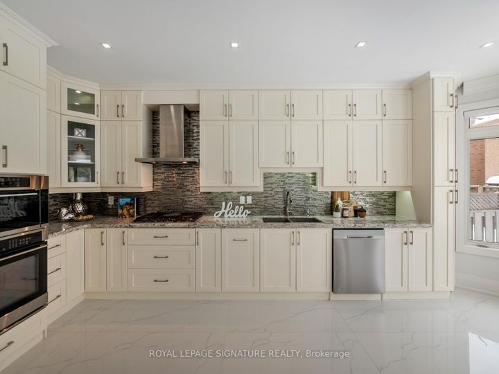 Photo 15 at 47 Amparo Drive, Vellore Village, Vaughan