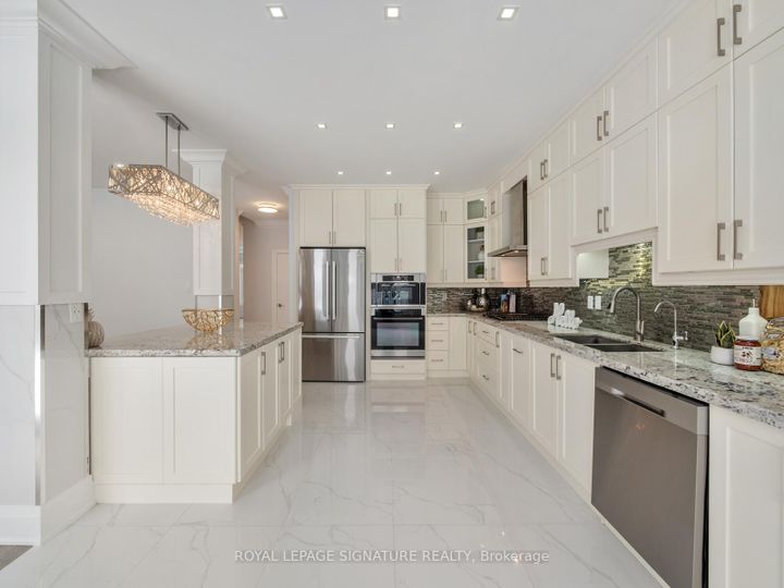 Photo 16 at 47 Amparo Drive, Vellore Village, Vaughan