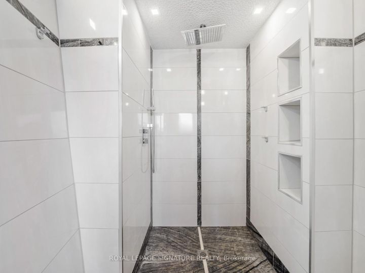 Photo 24 at 47 Amparo Drive, Vellore Village, Vaughan