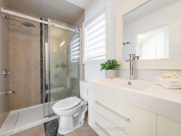 Photo 34 at 47 Amparo Drive, Vellore Village, Vaughan