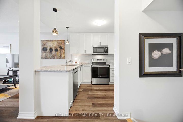 Photo 9 at 61 - 19 Picardy Drive, Stoney Creek Mountain, Hamilton