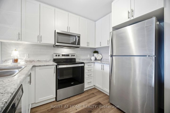 Photo 10 at 61 - 19 Picardy Drive, Stoney Creek Mountain, Hamilton