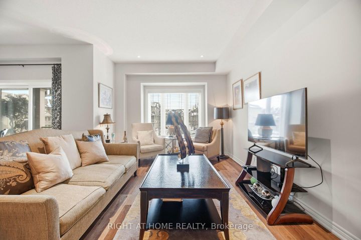 Photo 15 at 61 - 19 Picardy Drive, Stoney Creek Mountain, Hamilton