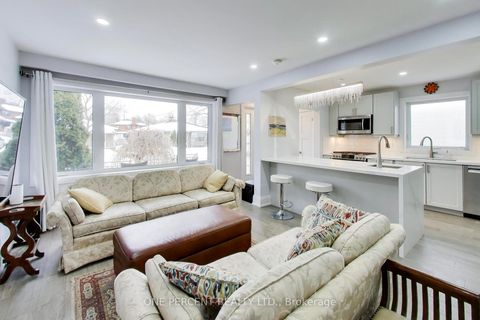 Photo 6 at 4 Cameo Crescent, Smythe, Toronto