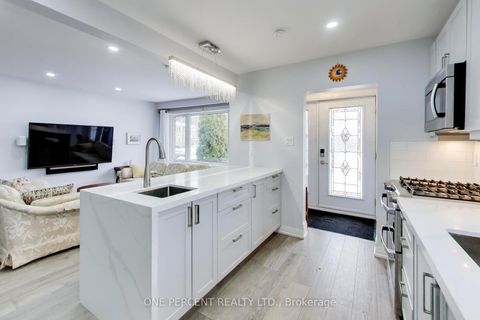 Photo 10 at 4 Cameo Crescent, Smythe, Toronto