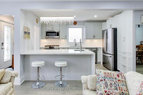 Photo 12 at 4 Cameo Crescent, Smythe, Toronto