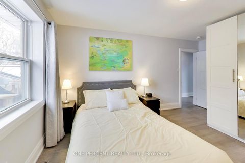 Photo 14 at 4 Cameo Crescent, Smythe, Toronto