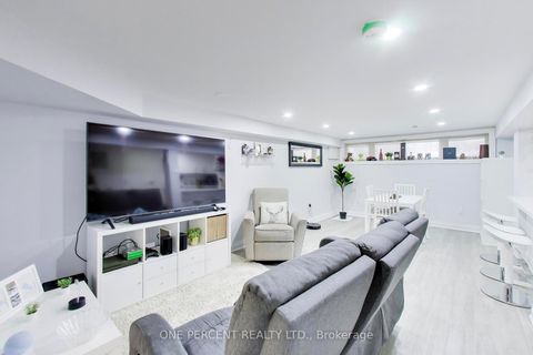 Photo 22 at 4 Cameo Crescent, Smythe, Toronto