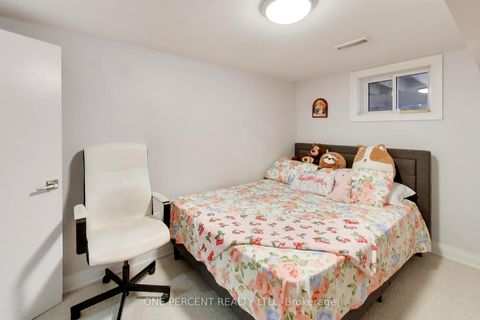 Photo 31 at 4 Cameo Crescent, Smythe, Toronto