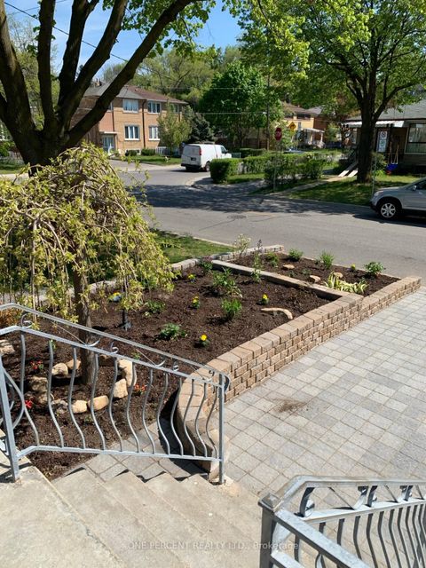 Photo 42 at 4 Cameo Crescent, Smythe, Toronto