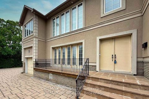Photo 1 at 18 Mullet Road, Newtonbrook East, Toronto