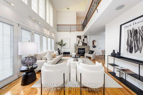 Photo 3 at 18 Mullet Road, Newtonbrook East, Toronto