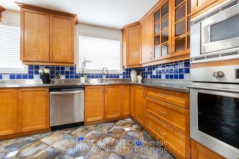 Photo 13 at 18 Mullet Road, Newtonbrook East, Toronto