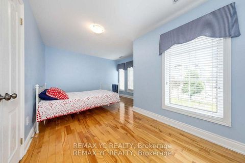 Photo 31 at 18 Mullet Road, Newtonbrook East, Toronto