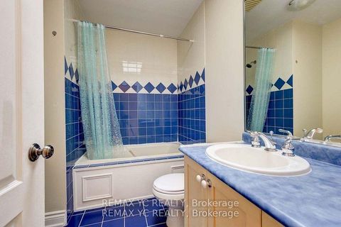 Photo 32 at 18 Mullet Road, Newtonbrook East, Toronto