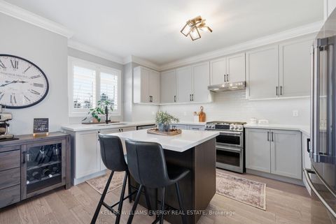 Photo 4 at 3 - 35 Hanning Court, Bowmanville, Clarington