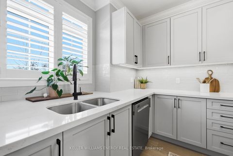 Photo 6 at 3 - 35 Hanning Court, Bowmanville, Clarington