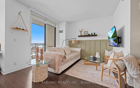 Photo 2 at 815 - 24 Woodstream Boulevard, Vaughan Grove, Vaughan