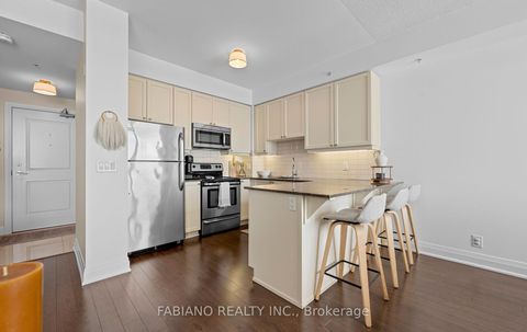 Photo 9 at 815 - 24 Woodstream Boulevard, Vaughan Grove, Vaughan