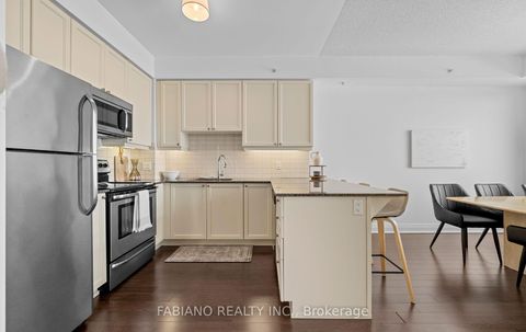 Photo 11 at 815 - 24 Woodstream Boulevard, Vaughan Grove, Vaughan