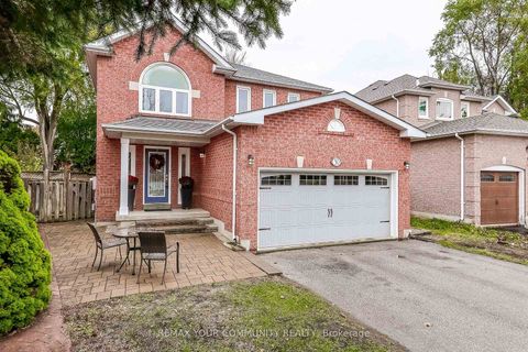 Photo 2 at 30 Crimson Court, North Richvale, Richmond Hill