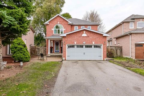 Photo 3 at 30 Crimson Court, North Richvale, Richmond Hill
