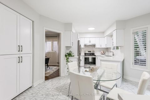 Photo 7 at 30 Crimson Court, North Richvale, Richmond Hill