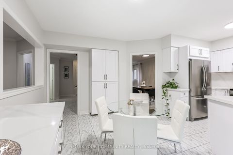 Photo 17 at 30 Crimson Court, North Richvale, Richmond Hill