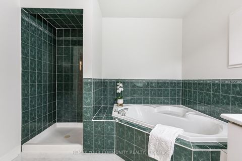 Photo 20 at 30 Crimson Court, North Richvale, Richmond Hill