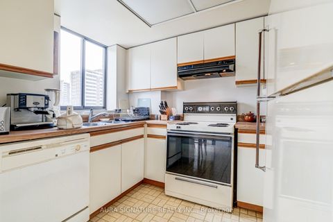 Photo 12 at 203 - 40 Richview Road, Humber Heights, Toronto