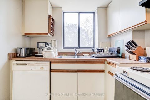 Photo 13 at 203 - 40 Richview Road, Humber Heights, Toronto