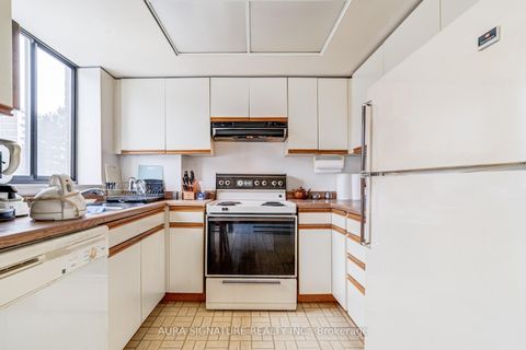 Photo 14 at 203 - 40 Richview Road, Humber Heights, Toronto