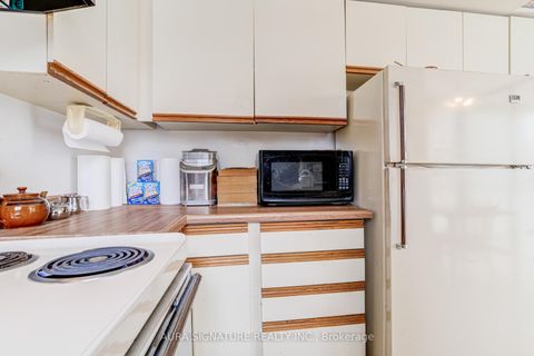 Photo 15 at 203 - 40 Richview Road, Humber Heights, Toronto