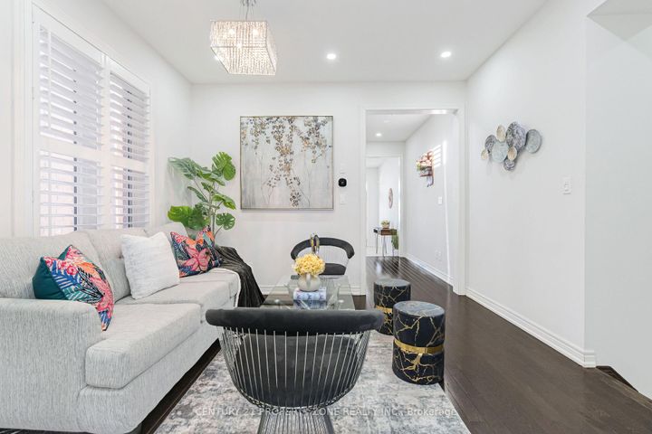 Photo 5 at 19 Exhibition Crescent, Northwest Brampton, Brampton