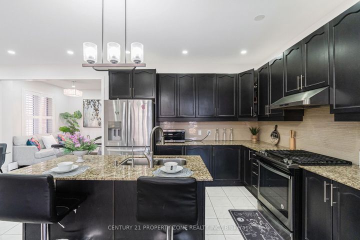 Photo 11 at 19 Exhibition Crescent, Northwest Brampton, Brampton