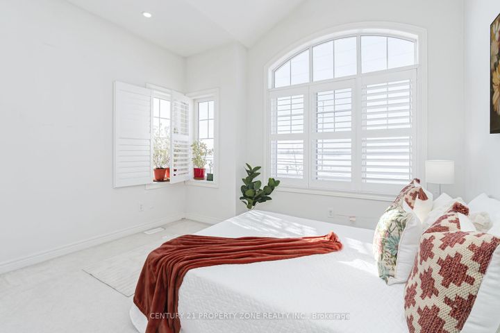 Photo 16 at 19 Exhibition Crescent, Northwest Brampton, Brampton