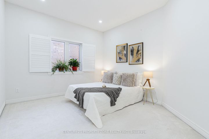 Photo 22 at 19 Exhibition Crescent, Northwest Brampton, Brampton