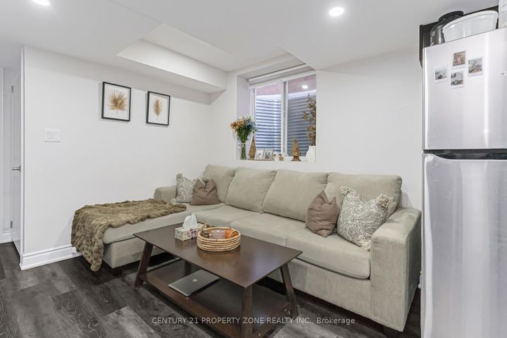 Photo 33 at 19 Exhibition Crescent, Northwest Brampton, Brampton