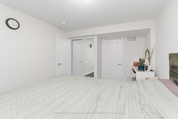 Photo 37 at 19 Exhibition Crescent, Northwest Brampton, Brampton