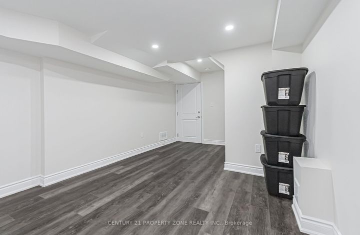 Photo 43 at 19 Exhibition Crescent, Northwest Brampton, Brampton