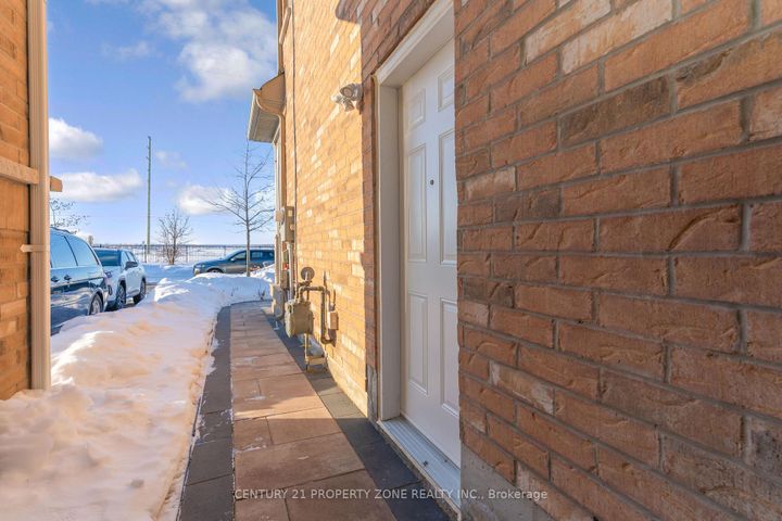 Photo 44 at 19 Exhibition Crescent, Northwest Brampton, Brampton