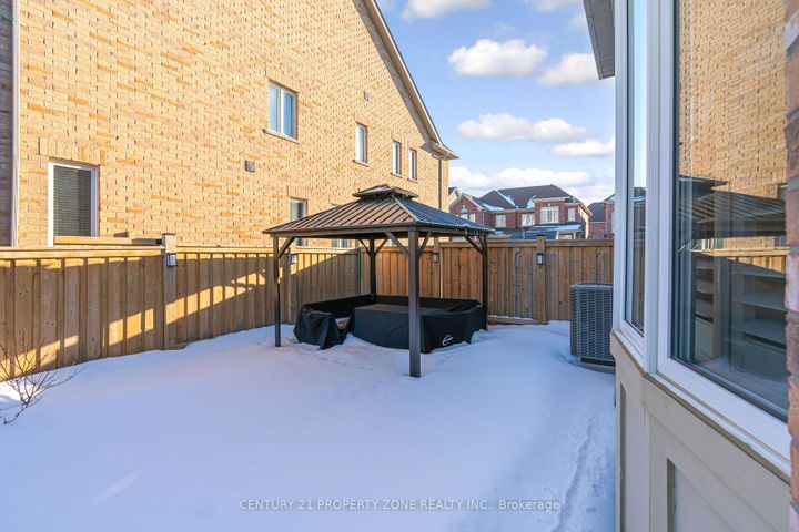 Photo 45 at 19 Exhibition Crescent, Northwest Brampton, Brampton