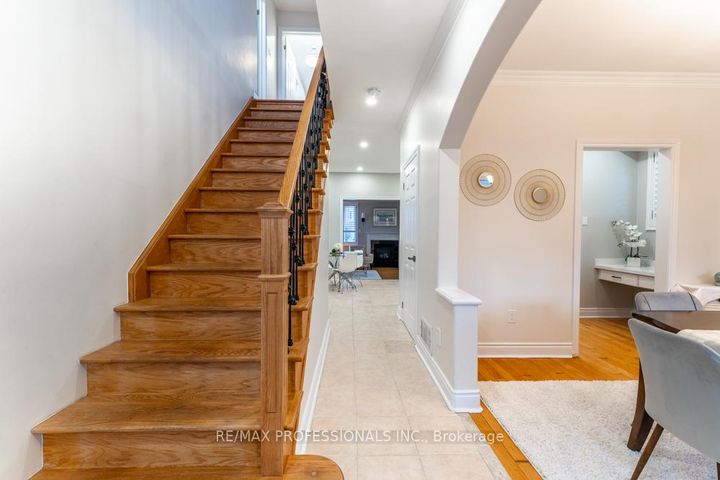 Photo 4 at 7108 Gablehurst Crescent, Meadowvale Village, Mississauga