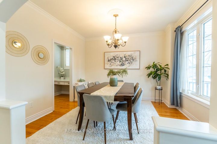 Photo 5 at 7108 Gablehurst Crescent, Meadowvale Village, Mississauga